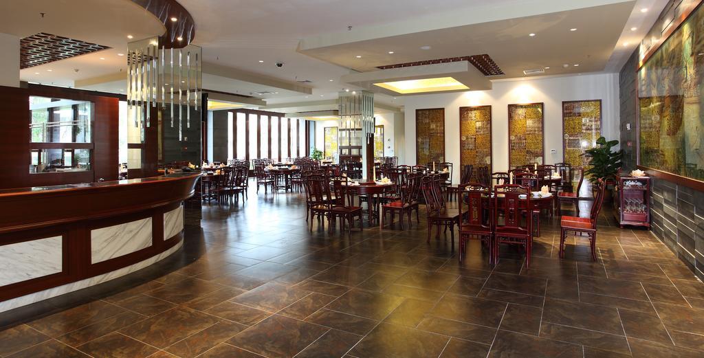 Lacosta Seaside Resort Hotel Sanya Bagian luar foto