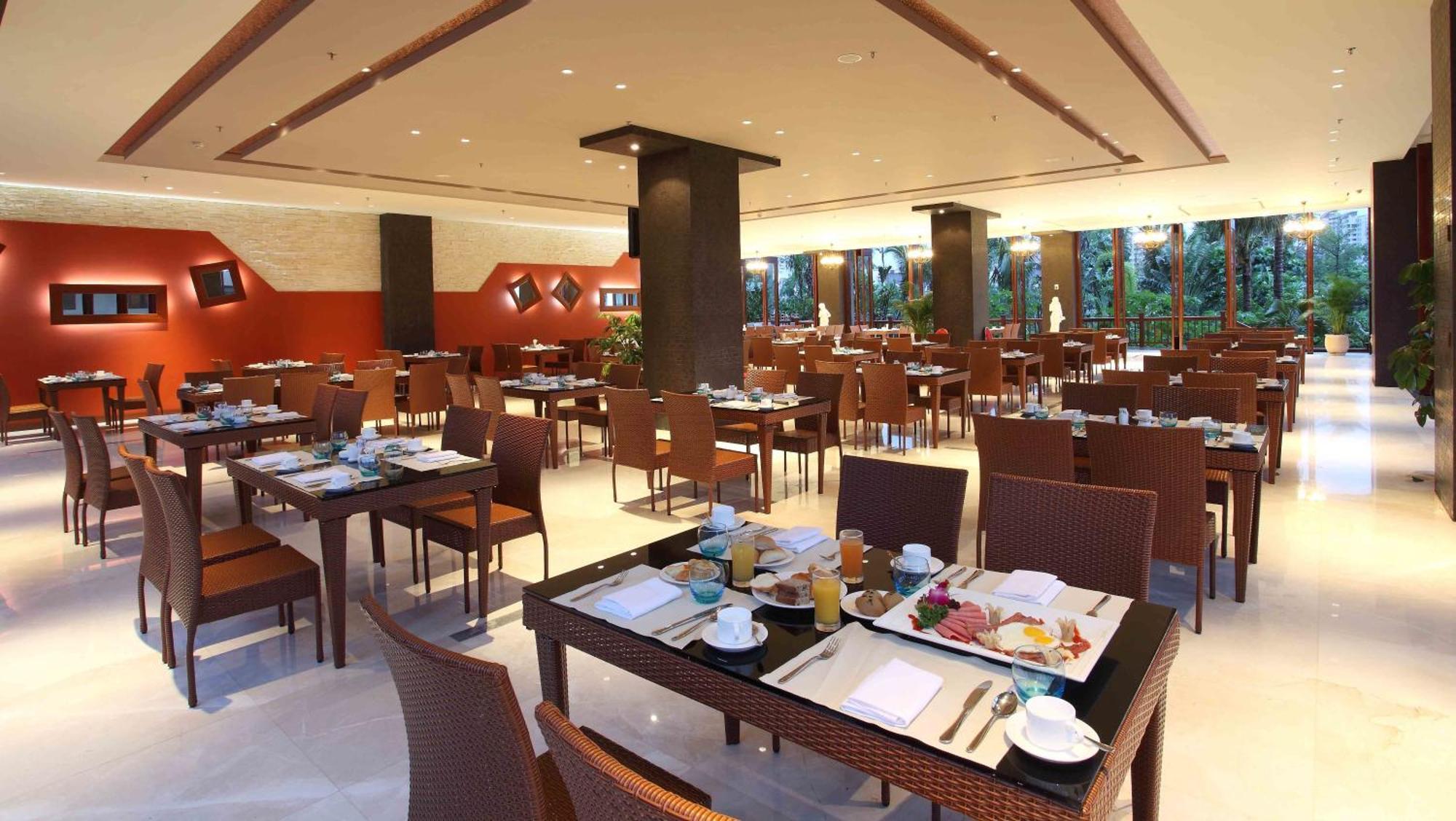 Lacosta Seaside Resort Hotel Sanya Bagian luar foto